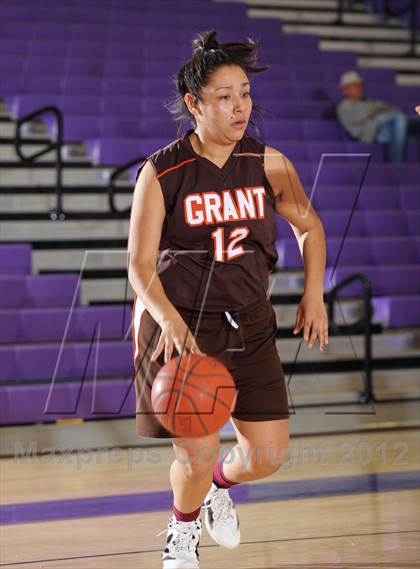 Thumbnail 2 in Grant vs. Palm Desert (MaxPreps Holiday Classic) photogallery.