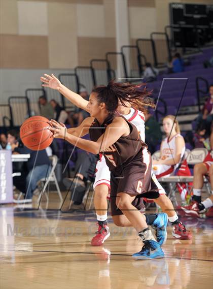 Thumbnail 2 in Grant vs. Palm Desert (MaxPreps Holiday Classic) photogallery.
