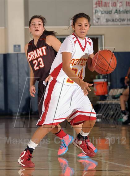 Thumbnail 1 in Grant vs. Palm Desert (MaxPreps Holiday Classic) photogallery.