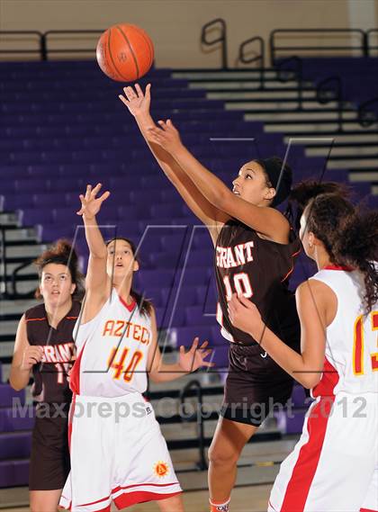 Thumbnail 3 in Grant vs. Palm Desert (MaxPreps Holiday Classic) photogallery.