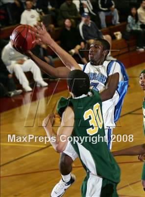 Thumbnail 3 in Santa Rita vs. Compton (MaxPreps Holiday Classic) photogallery.