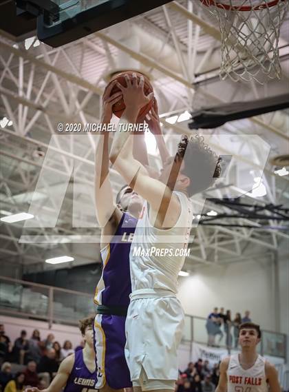 Thumbnail 3 in Lewiston vs. Post Falls photogallery.