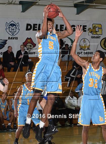 Thumbnail 2 in Davis vs. Burbank (Adidas Challenge) photogallery.