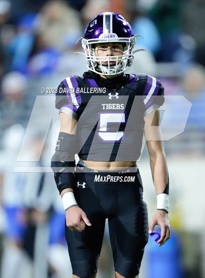 Thumbnail 1 in Gunter vs Jacksboro (UIL 3A DII Quarterfinal Playoff) photogallery.