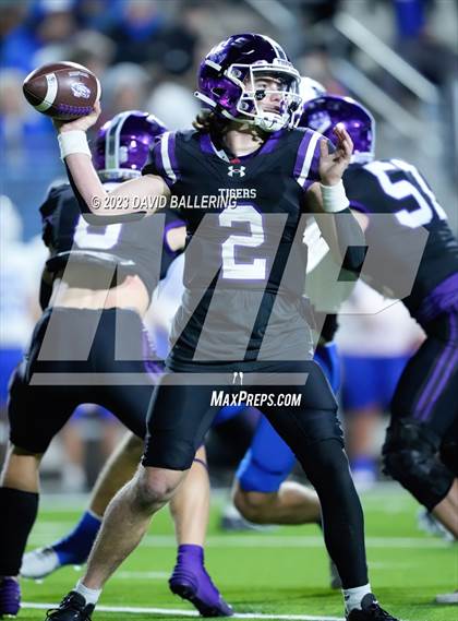 Thumbnail 1 in Gunter vs Jacksboro (UIL 3A DII Quarterfinal Playoff) photogallery.