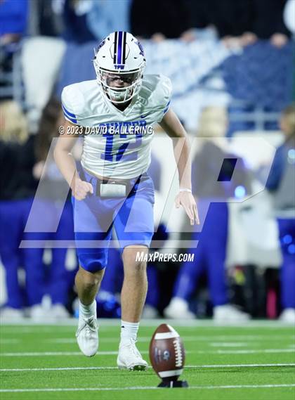 Thumbnail 2 in Gunter vs Jacksboro (UIL 3A DII Quarterfinal Playoff) photogallery.