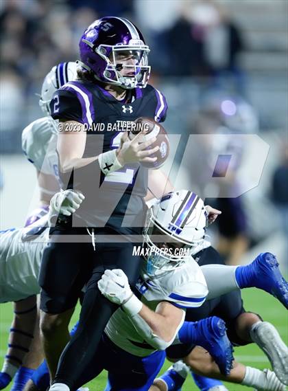 Thumbnail 1 in Gunter vs Jacksboro (UIL 3A DII Quarterfinal Playoff) photogallery.