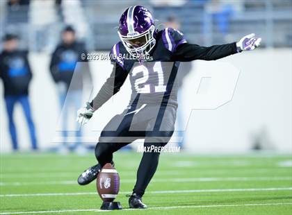 Thumbnail 1 in Gunter vs Jacksboro (UIL 3A DII Quarterfinal Playoff) photogallery.