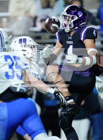 Thumbnail 2 in Gunter vs Jacksboro (UIL 3A DII Quarterfinal Playoff) photogallery.