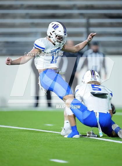 Thumbnail 2 in Gunter vs Jacksboro (UIL 3A DII Quarterfinal Playoff) photogallery.