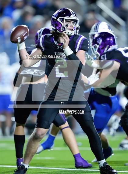 Thumbnail 3 in Gunter vs Jacksboro (UIL 3A DII Quarterfinal Playoff) photogallery.