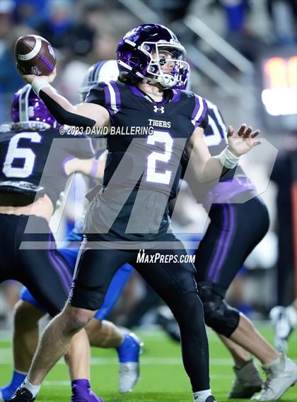 Thumbnail 2 in Gunter vs Jacksboro (UIL 3A DII Quarterfinal Playoff) photogallery.