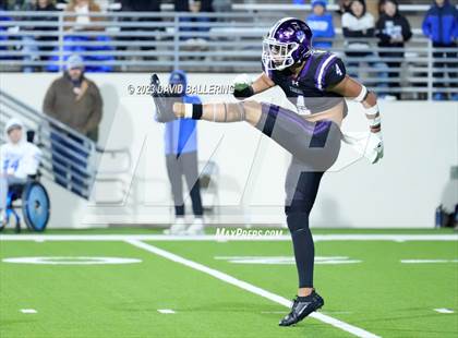 Thumbnail 3 in Gunter vs Jacksboro (UIL 3A DII Quarterfinal Playoff) photogallery.