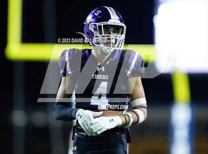 Thumbnail 2 in Gunter vs Jacksboro (UIL 3A DII Quarterfinal Playoff) photogallery.