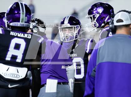 Thumbnail 2 in Gunter vs Jacksboro (UIL 3A DII Quarterfinal Playoff) photogallery.