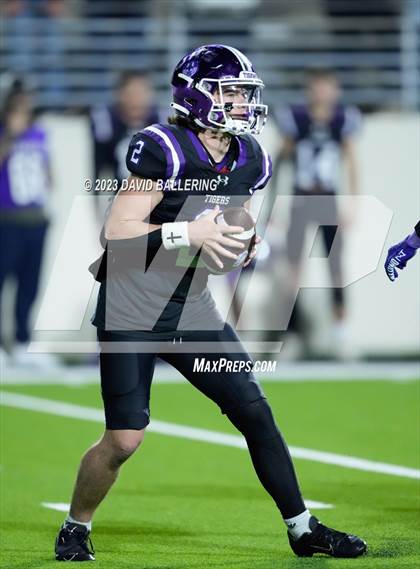 Thumbnail 3 in Gunter vs Jacksboro (UIL 3A DII Quarterfinal Playoff) photogallery.