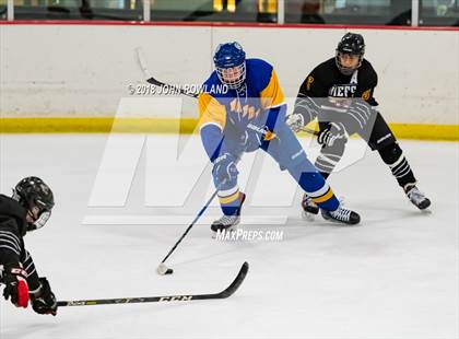 Thumbnail 3 in Warren Township vs D211 Chiefs (Gray) photogallery.