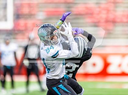 Thumbnail 3 in Corner Canyon vs. Farmington (UHSAA 6A Semifinal) photogallery.