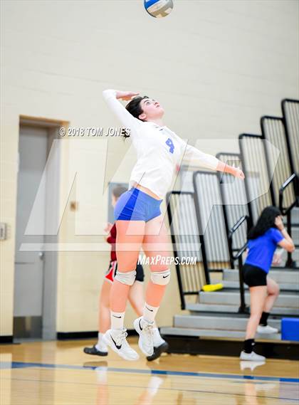 Thumbnail 1 in Auburn Mountainview vs Kentlake photogallery.