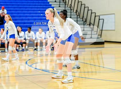 Thumbnail 1 in Auburn Mountainview vs Kentlake photogallery.