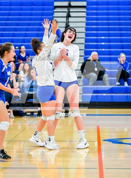 Thumbnail 1 in Auburn Mountainview vs Kentlake photogallery.