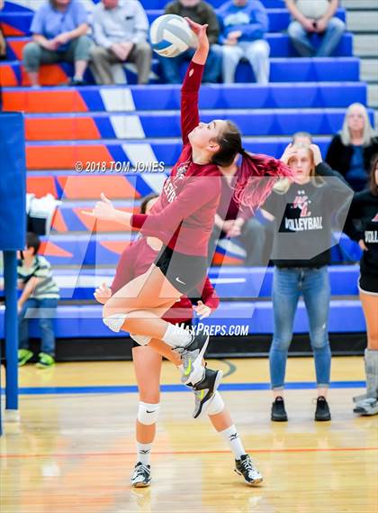 Thumbnail 2 in Auburn Mountainview vs Kentlake photogallery.