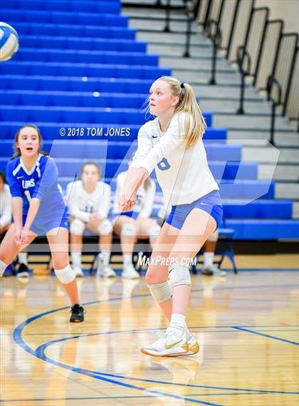 Thumbnail 2 in Auburn Mountainview vs Kentlake photogallery.