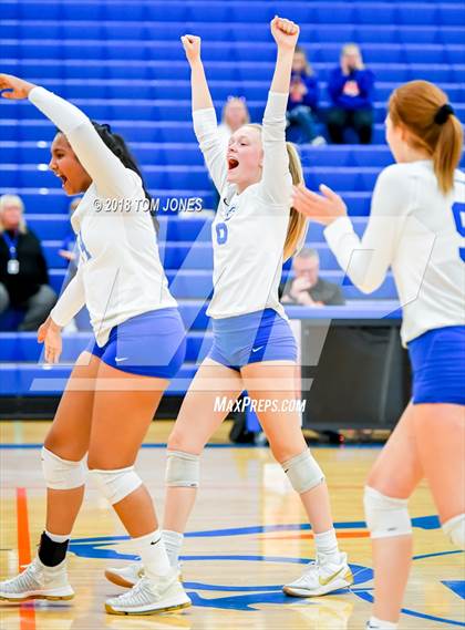 Thumbnail 2 in Auburn Mountainview vs Kentlake photogallery.