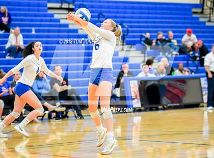 Thumbnail 3 in Auburn Mountainview vs Kentlake photogallery.