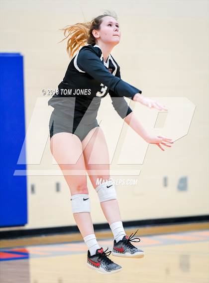 Thumbnail 1 in Auburn Mountainview vs Kentlake photogallery.