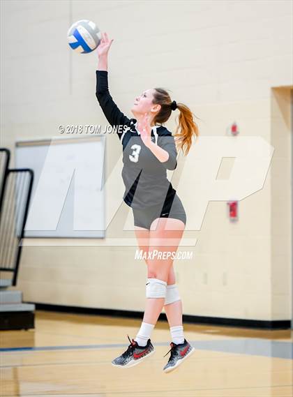 Thumbnail 3 in Auburn Mountainview vs Kentlake photogallery.