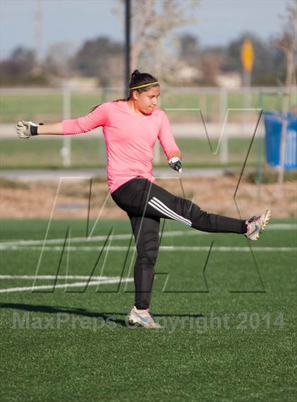 Thumbnail 2 in Enochs vs Merced photogallery.