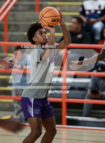 Thumbnail 2 in Brentwood School vs St. Anthony (Beverly Hills Tournament) photogallery.