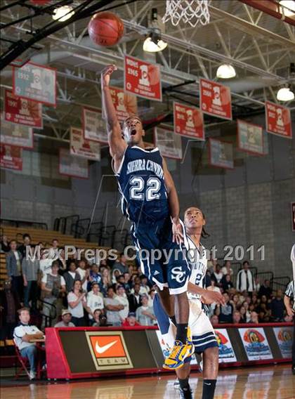 Thumbnail 3 in Sierra Canyon vs. Montclair Prep (CIF SS 5A Final) photogallery.
