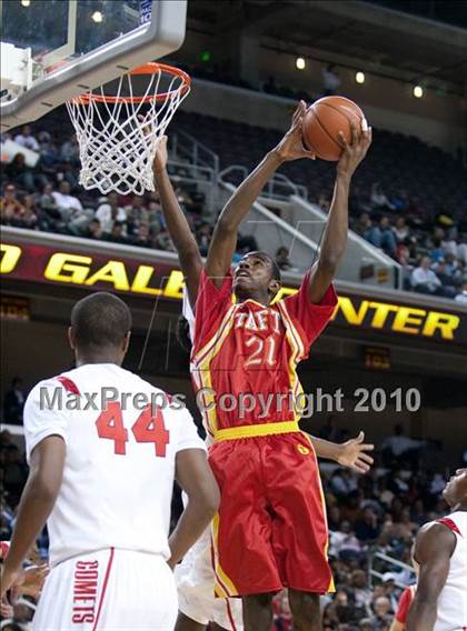 Thumbnail 1 in Taft vs. Westchester (CIF LA City Section D1 Final) photogallery.