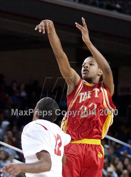 Thumbnail 3 in Taft vs. Westchester (CIF LA City Section D1 Final) photogallery.