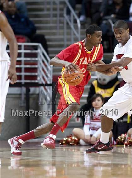 Thumbnail 3 in Taft vs. Westchester (CIF LA City Section D1 Final) photogallery.