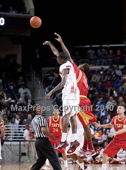 Thumbnail 2 in Taft vs. Westchester (CIF LA City Section D1 Final) photogallery.