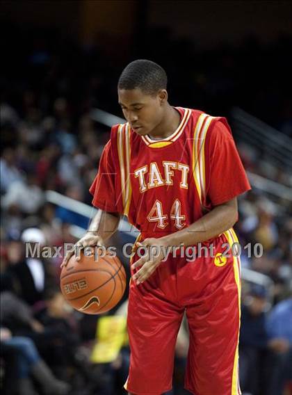 Thumbnail 3 in Taft vs. Westchester (CIF LA City Section D1 Final) photogallery.