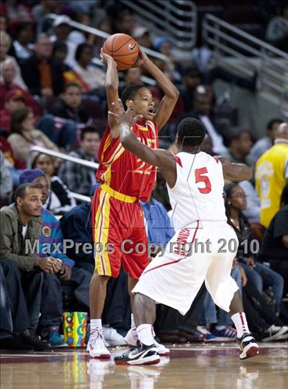 Thumbnail 1 in Taft vs. Westchester (CIF LA City Section D1 Final) photogallery.