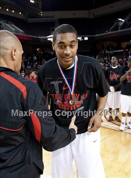 Thumbnail 2 in Taft vs. Westchester (CIF LA City Section D1 Final) photogallery.