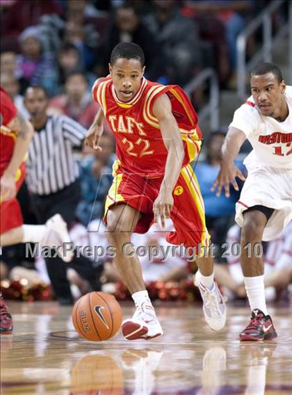 Thumbnail 1 in Taft vs. Westchester (CIF LA City Section D1 Final) photogallery.