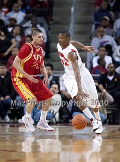 Thumbnail 3 in Taft vs. Westchester (CIF LA City Section D1 Final) photogallery.