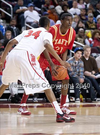 Thumbnail 1 in Taft vs. Westchester (CIF LA City Section D1 Final) photogallery.