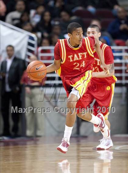 Thumbnail 2 in Taft vs. Westchester (CIF LA City Section D1 Final) photogallery.
