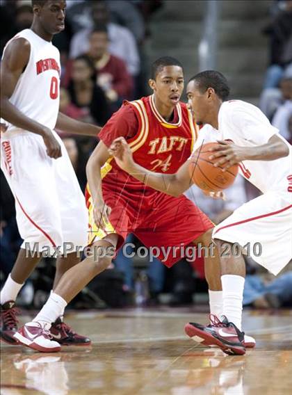 Thumbnail 1 in Taft vs. Westchester (CIF LA City Section D1 Final) photogallery.