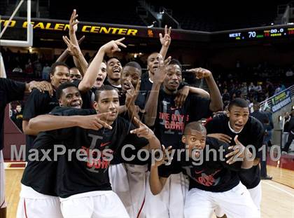Thumbnail 2 in Taft vs. Westchester (CIF LA City Section D1 Final) photogallery.