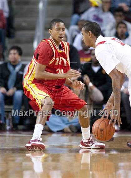 Thumbnail 3 in Taft vs. Westchester (CIF LA City Section D1 Final) photogallery.