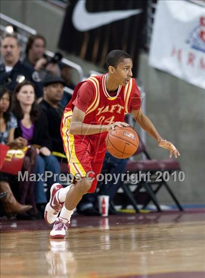 Thumbnail 3 in Taft vs. Westchester (CIF LA City Section D1 Final) photogallery.
