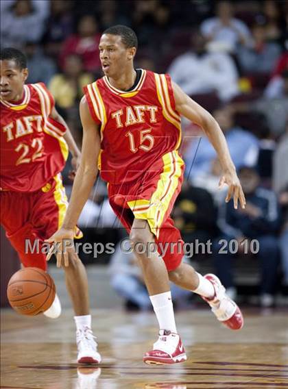 Thumbnail 2 in Taft vs. Westchester (CIF LA City Section D1 Final) photogallery.
